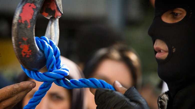 Three Kurdish prisoners have been executed in Kermanshah and Karaj prisons in the past  two days, Hangaw Human Rights Organization reported.