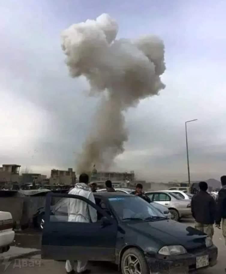 در انفجار صبح روز یکشنبه در مقابل فرودگاه نظامی کابل در افغانستان دست کم 10 نفر کشته
