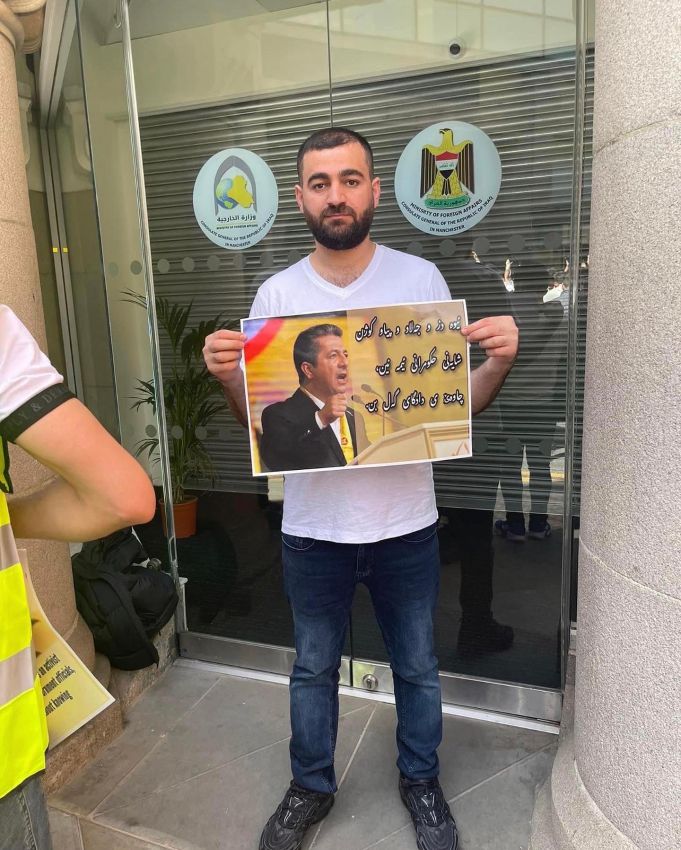 ئەو گەنجە کوردەی کە بەتاوانی دەستدرێژیکردنە سەر کچێکی ئۆکرانی لە بەریتانیا بە 9 ساڵ زیندانی سزادرا داوی دادپەروەری دەکات وبەدەسەڵات دارانی هەرێمی کوردستان دەڵێت چاوەڕێ ی دادگای گەل بن