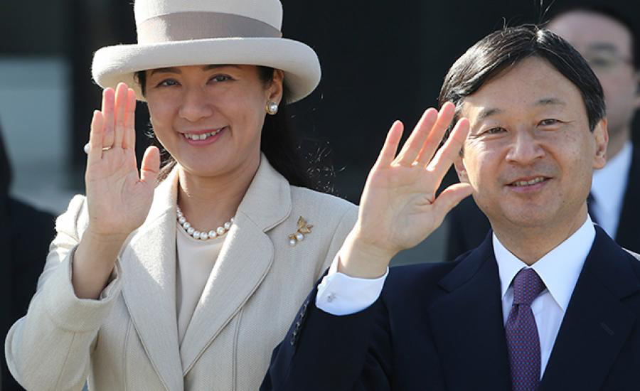 The Japanese Emperor and his wife visit Indonesia on June 17