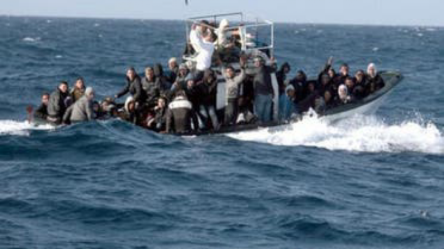 أعلنت متحدثة المفوضية السامية للأمم المتحدة لشئون اللاجئين بإيطاليا کيارا کاردوليتى أن نحو 40 شخصا فى عداد المفقودين في غرققارب هجرة،